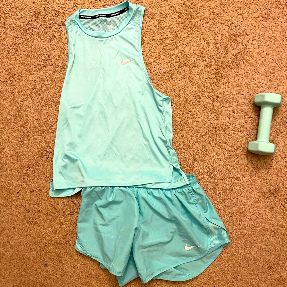 GREEN NIKE RUNNING SET 🏃‍♀️💚 (small)